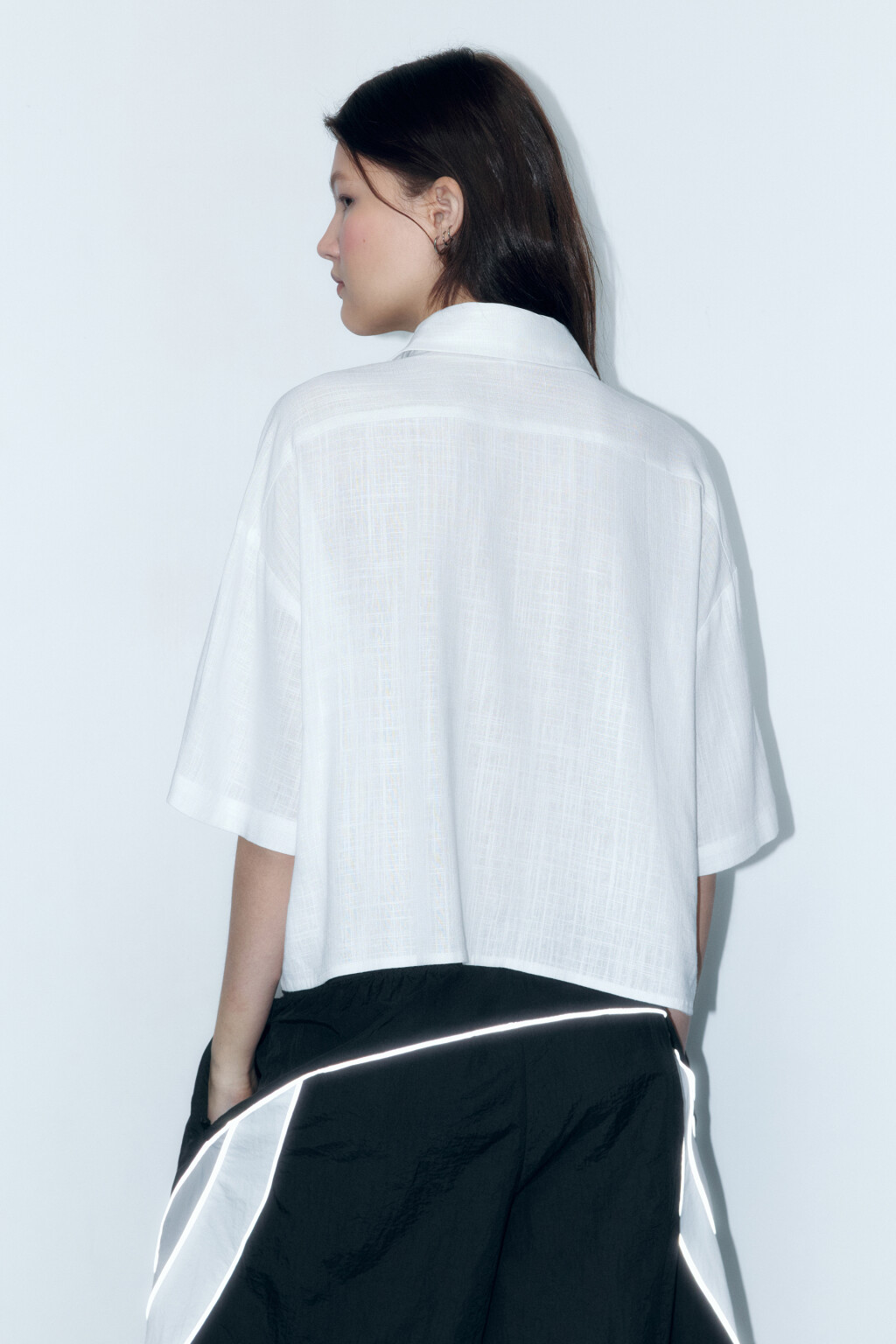 Рубашка укороченная льняная с коротким рукавом - цвет белый - 3