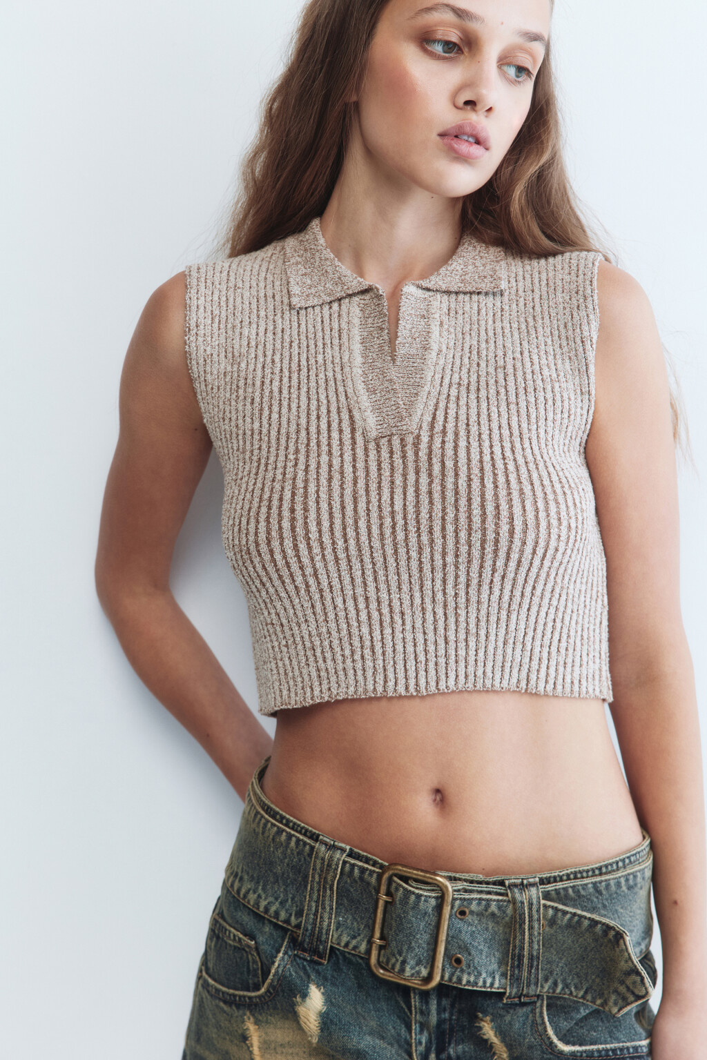 Жилет вязаный укороченный с воротником-поло - цвет бежевый - 1