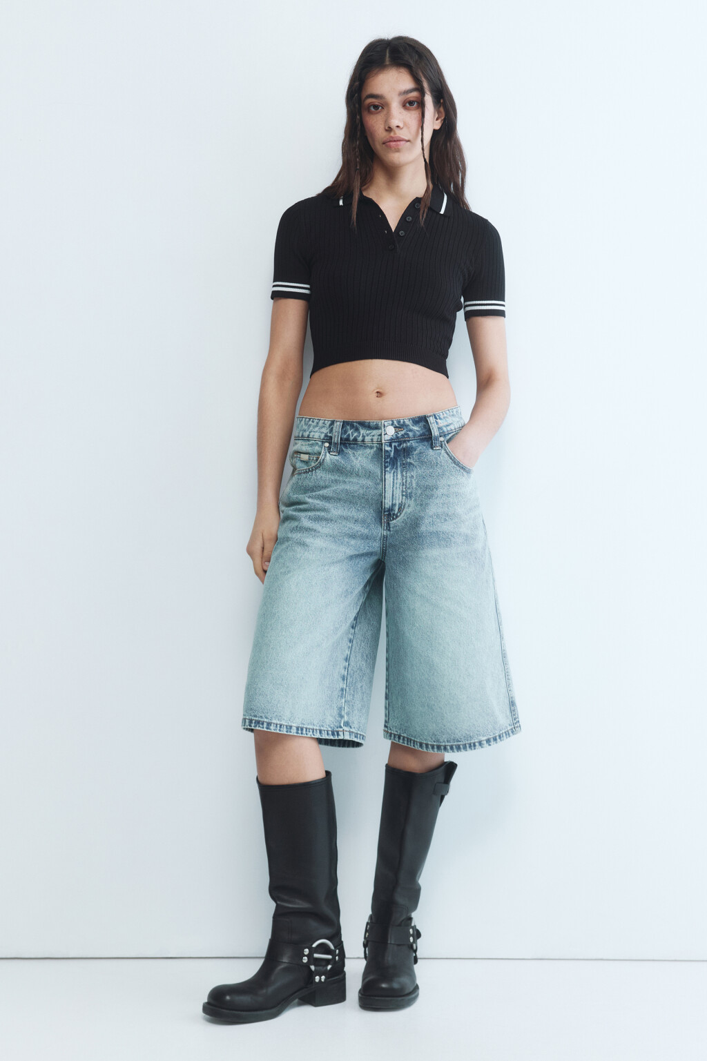 Футболка-топ укороченная с воротником-поло - цвет черный - 5