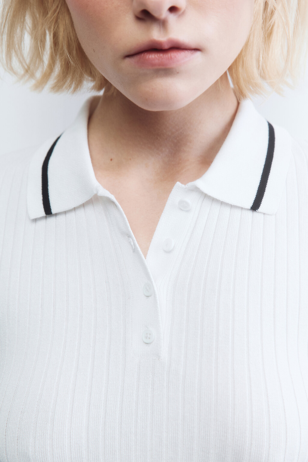 Футболка-топ укороченная с воротником-поло - цвет молочный - 6