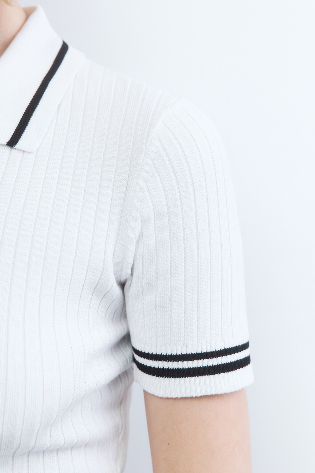 Футболка-топ укороченная с воротником-поло - цвет молочный - 7