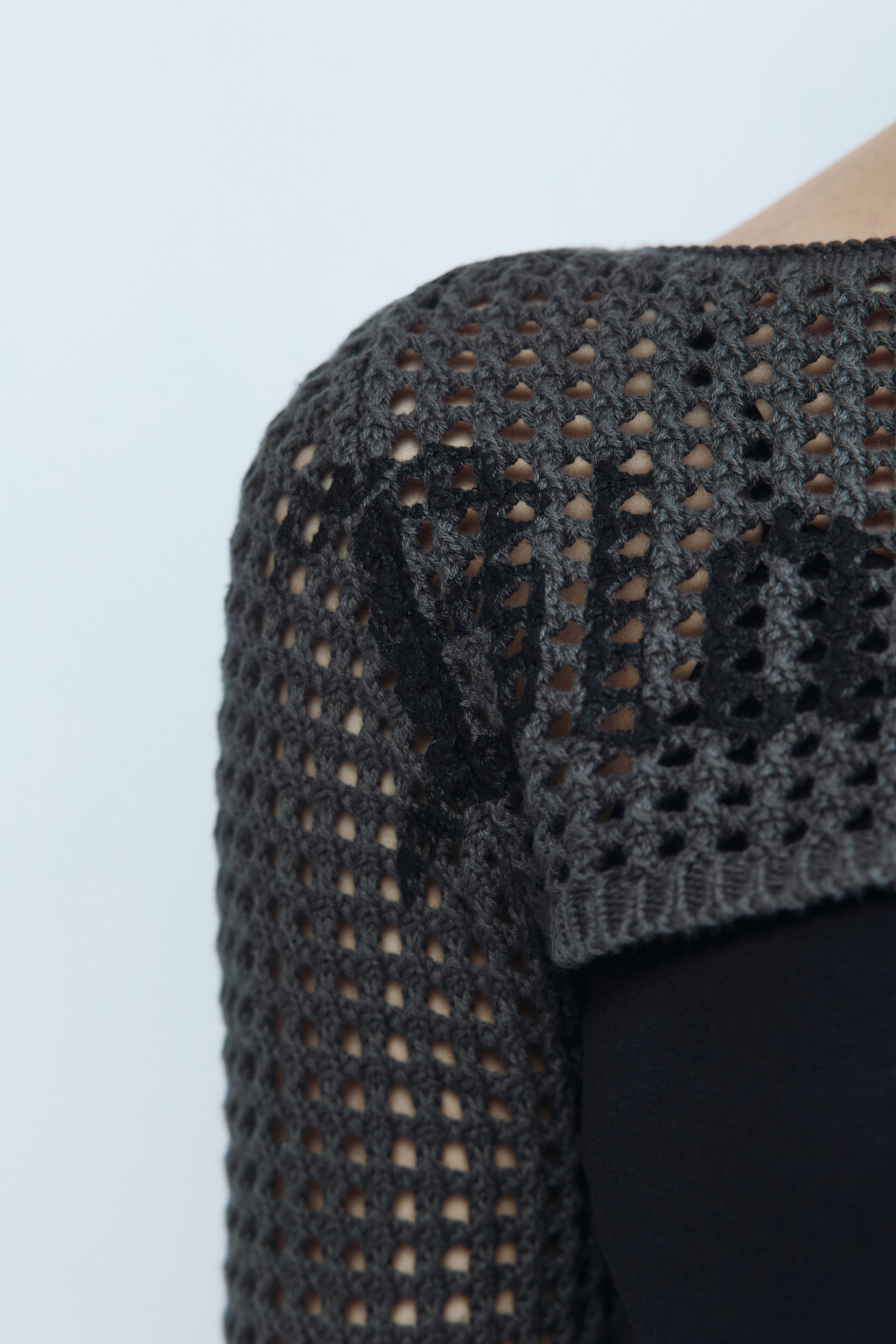 Болеро вязаное ажурное с длинными рукавами - цвет серый - 7