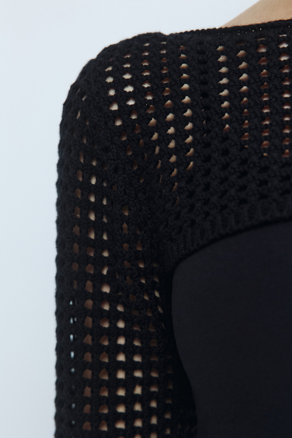 Болеро вязаное ажурное с длинными рукавами - цвет черный - 8