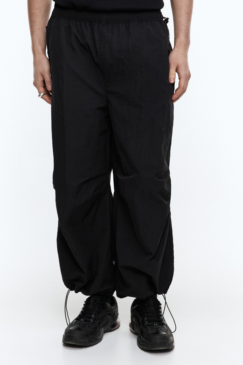 Брюки-парашюты широкие с утяжками - цвет черный - 3