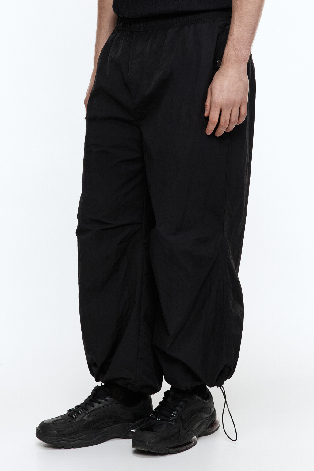 Брюки-парашюты широкие с утяжками - цвет черный - 4