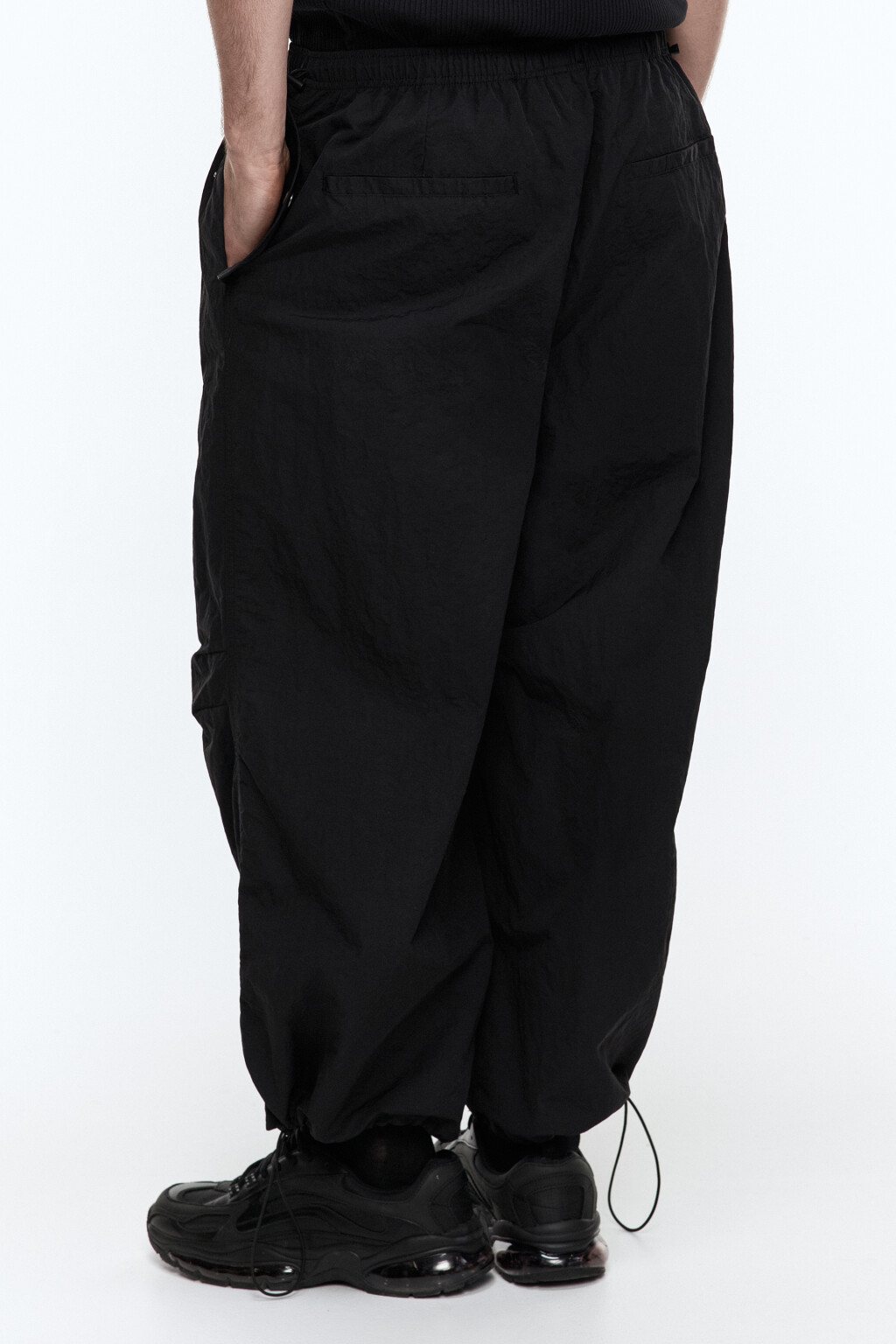 Брюки-парашюты широкие с утяжками - цвет черный - 5