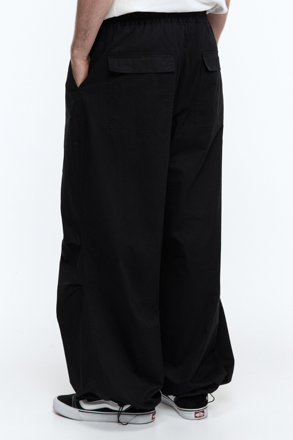 Брюки-парашюты хлопковые с утяжками - цвет черный - 4