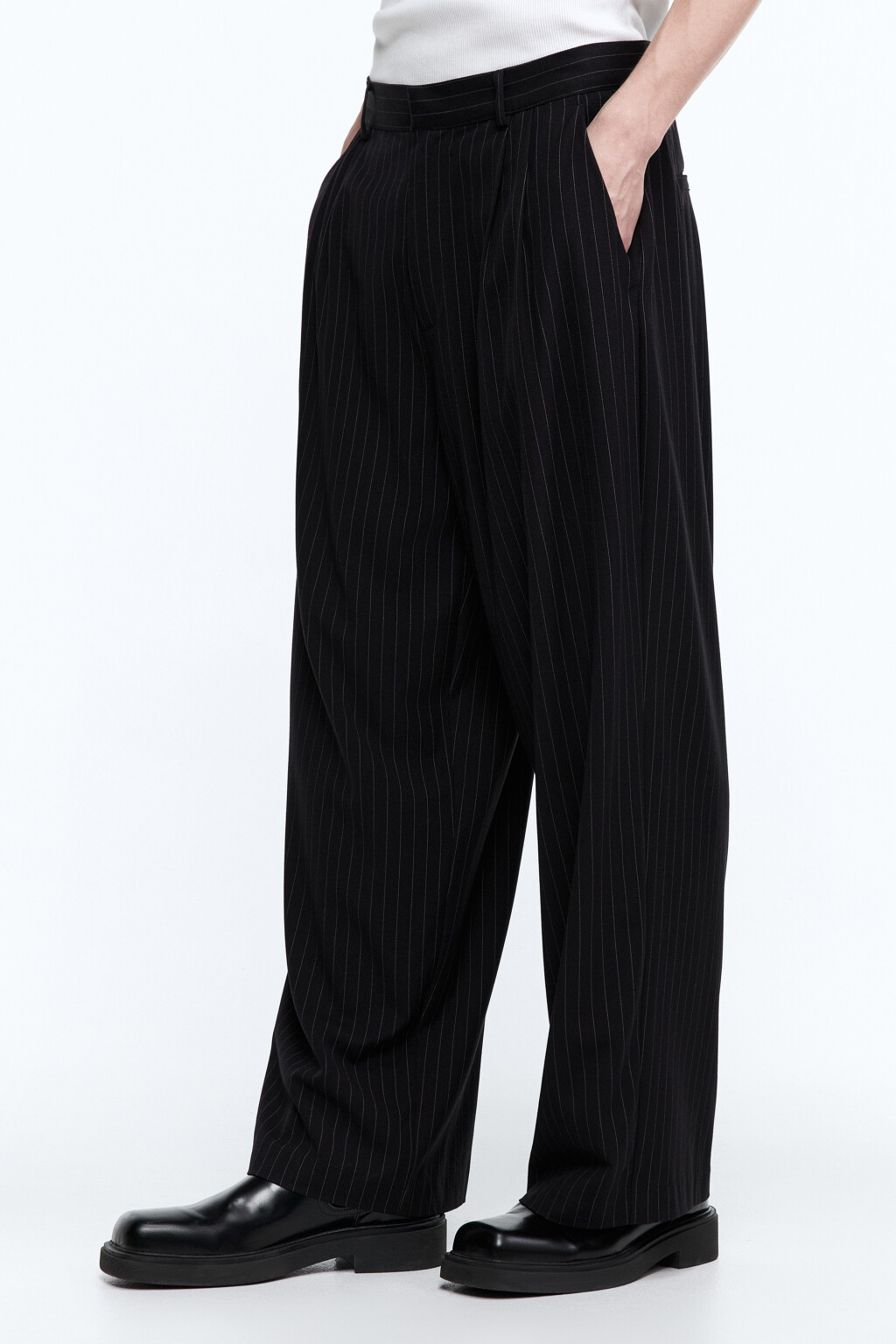 Брюки широкие костюмные в полоску - цвет черный - 3