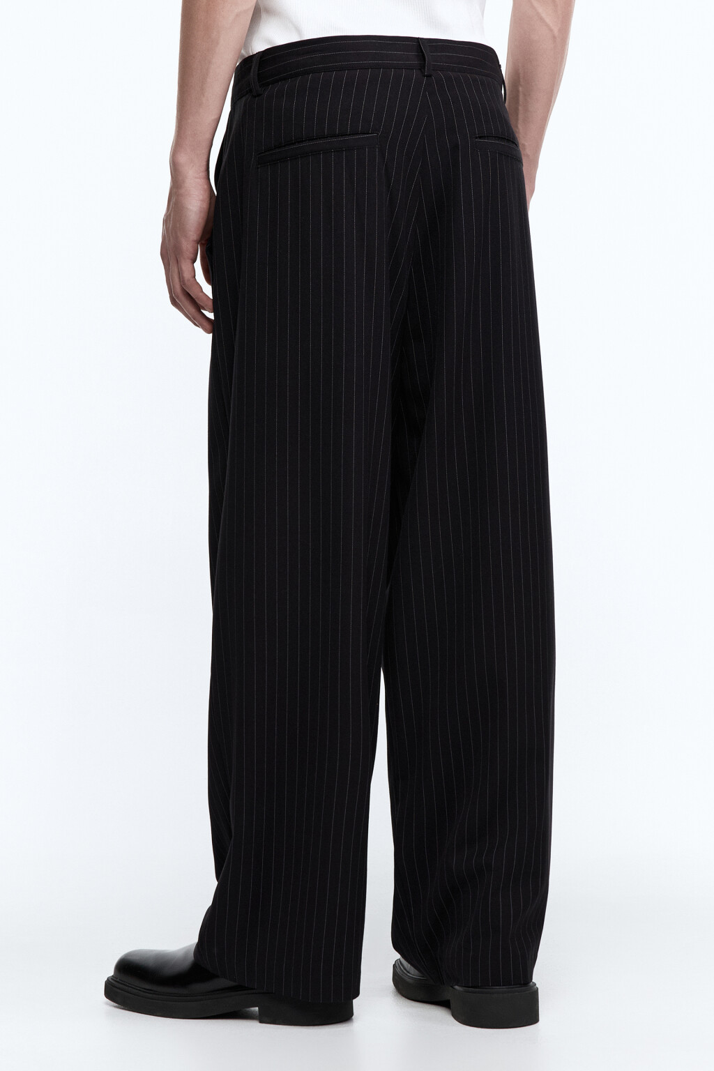 Брюки широкие костюмные в полоску - цвет черный - 4