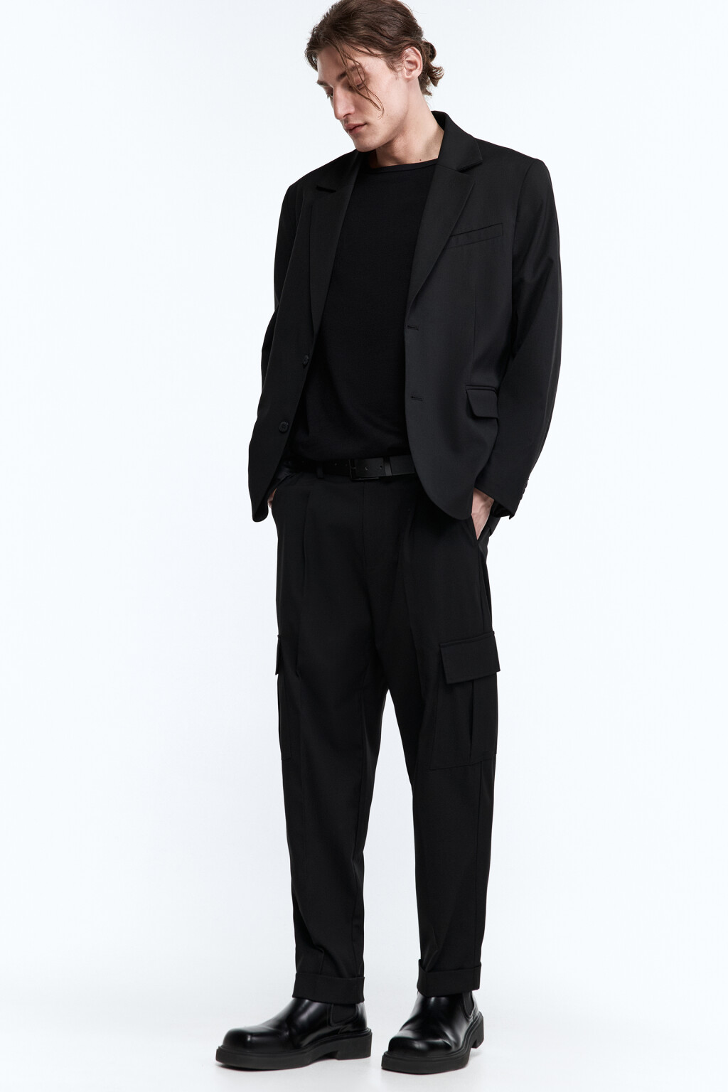 Брюки костюмные с карманами карго - цвет черный - 1