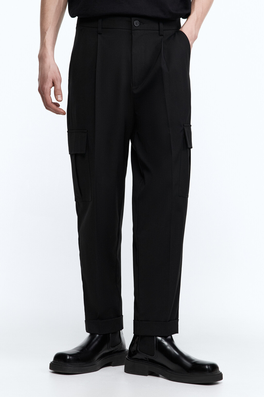 Брюки костюмные с карманами карго - цвет черный - 2