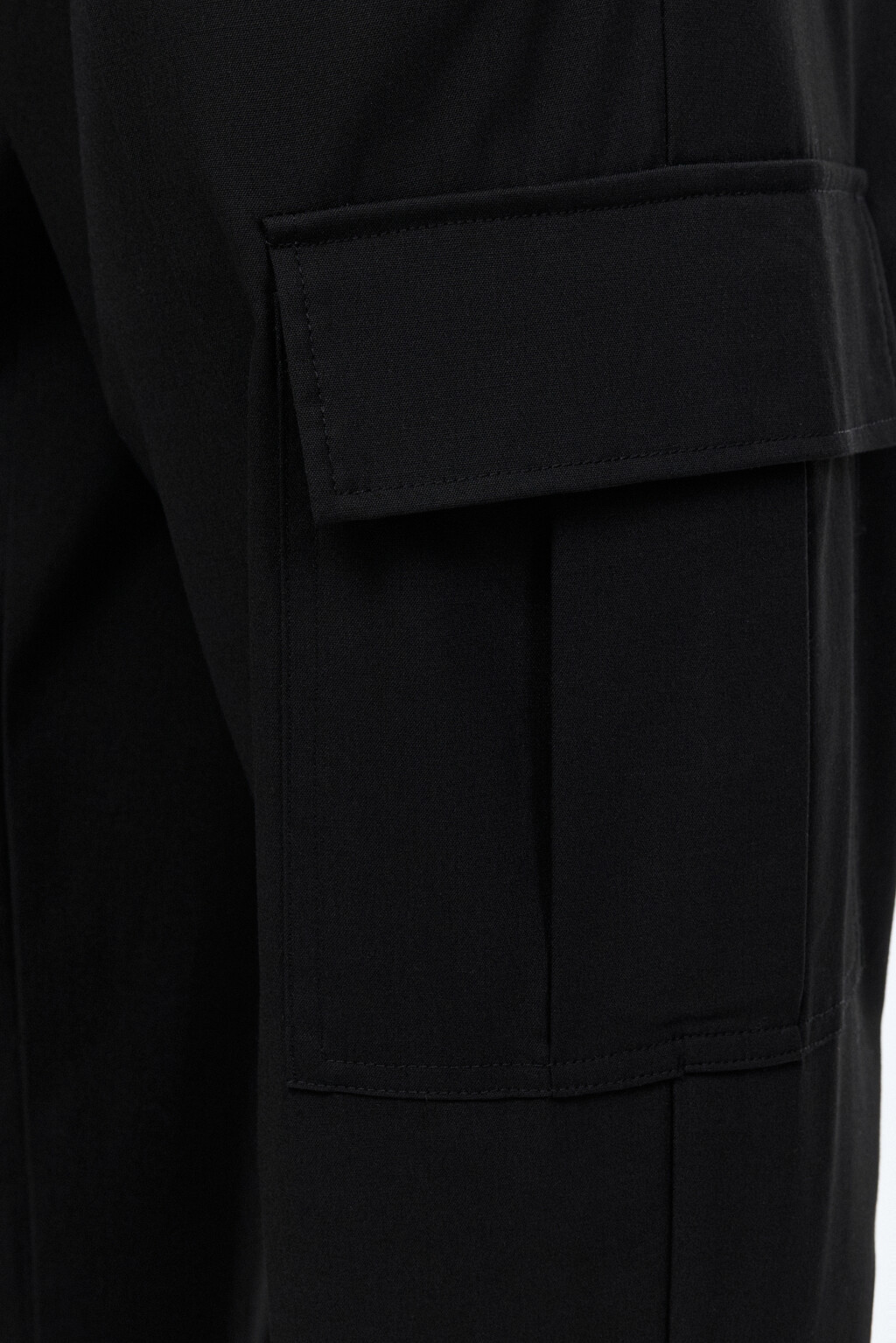 Брюки костюмные с карманами карго - цвет черный - 7