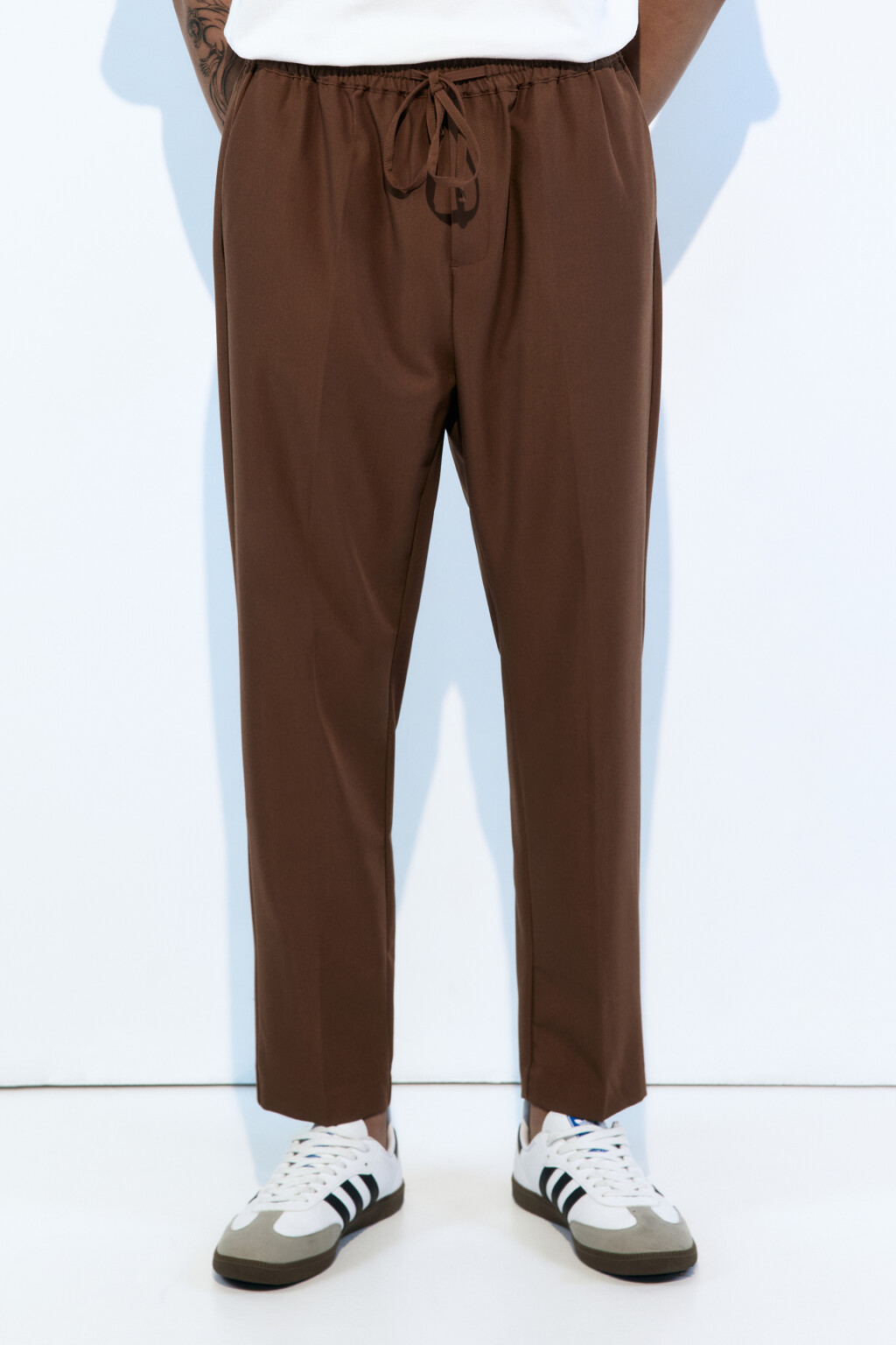 Брюки прямые костюмные с поясом на завязках - цвет коричневый - 2