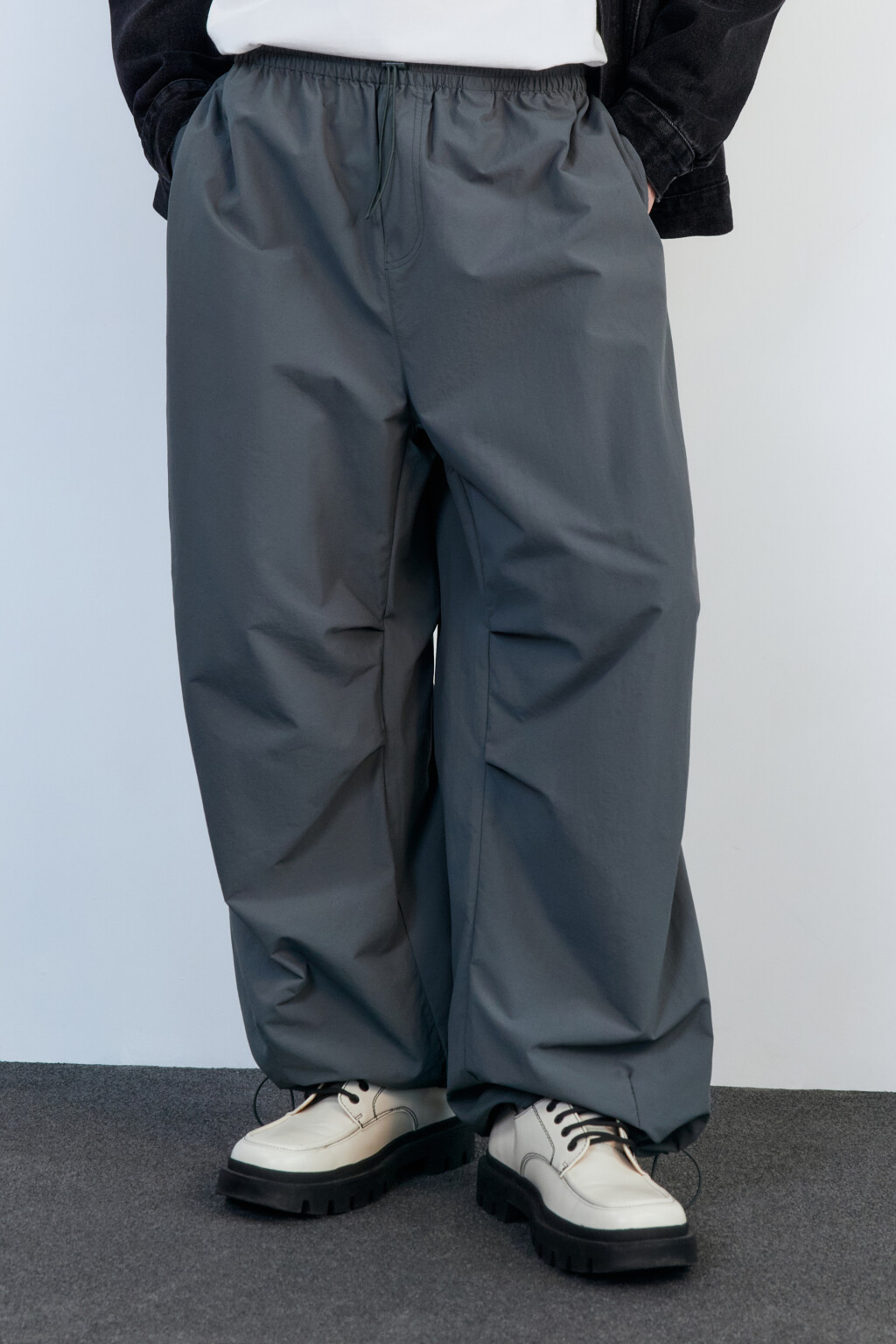 Брюки-парашюты широкие с драпировками - цвет зеленый - 1