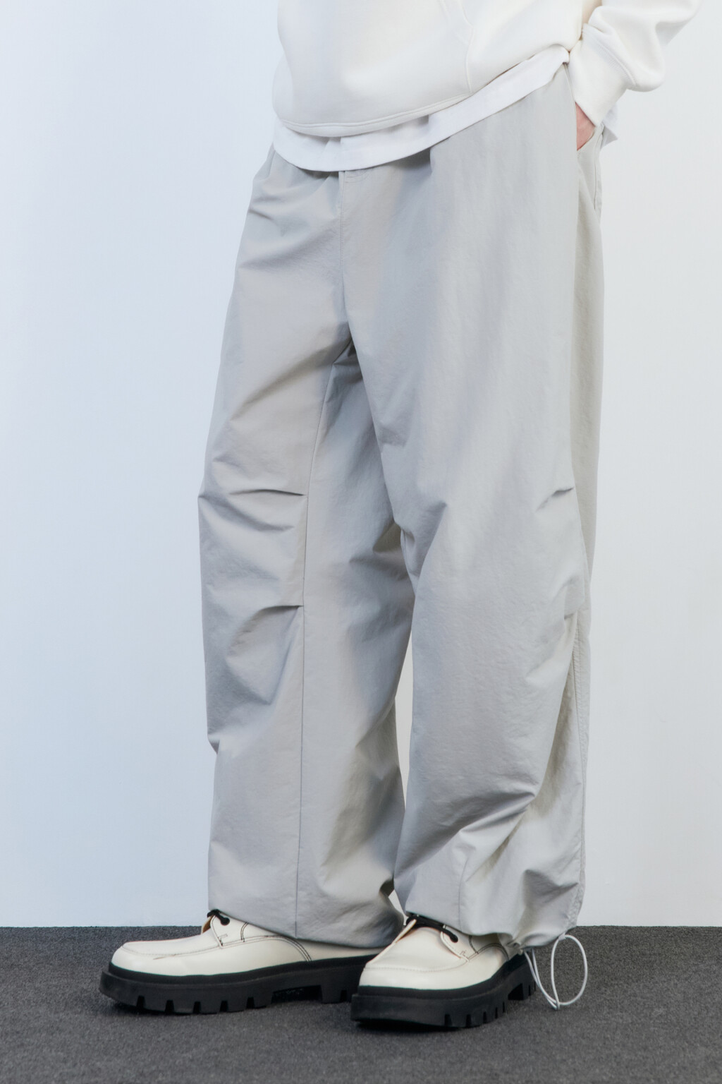 Брюки-парашюты широкие с драпировками - цвет серый - 2