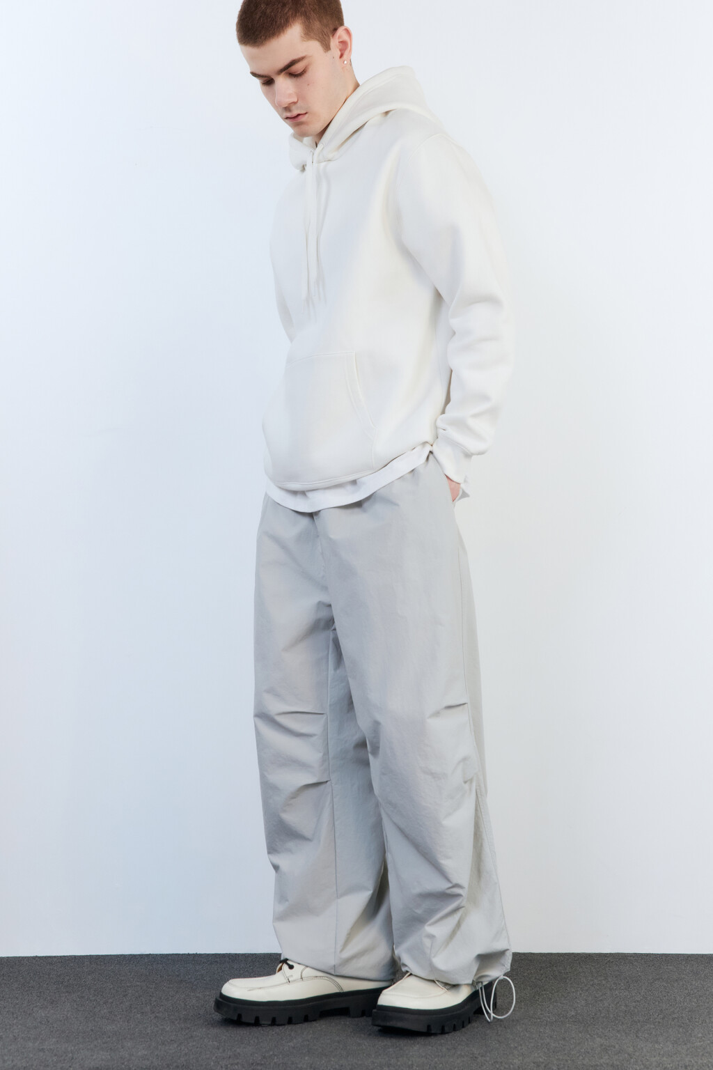 Брюки-парашюты широкие с драпировками - цвет серый - 1