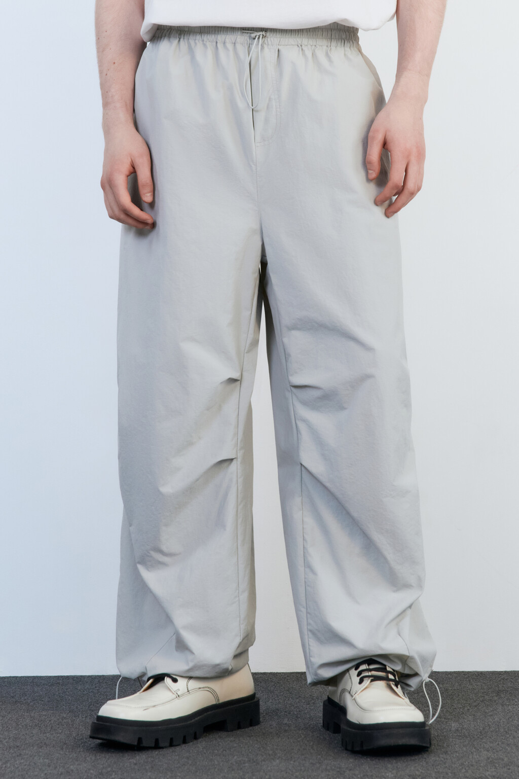 Брюки-парашюты широкие с драпировками - цвет серый - 3