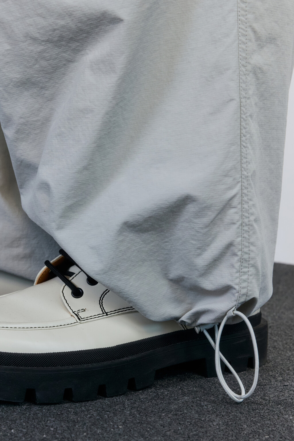 Брюки-парашюты широкие с драпировками - цвет серый - 8