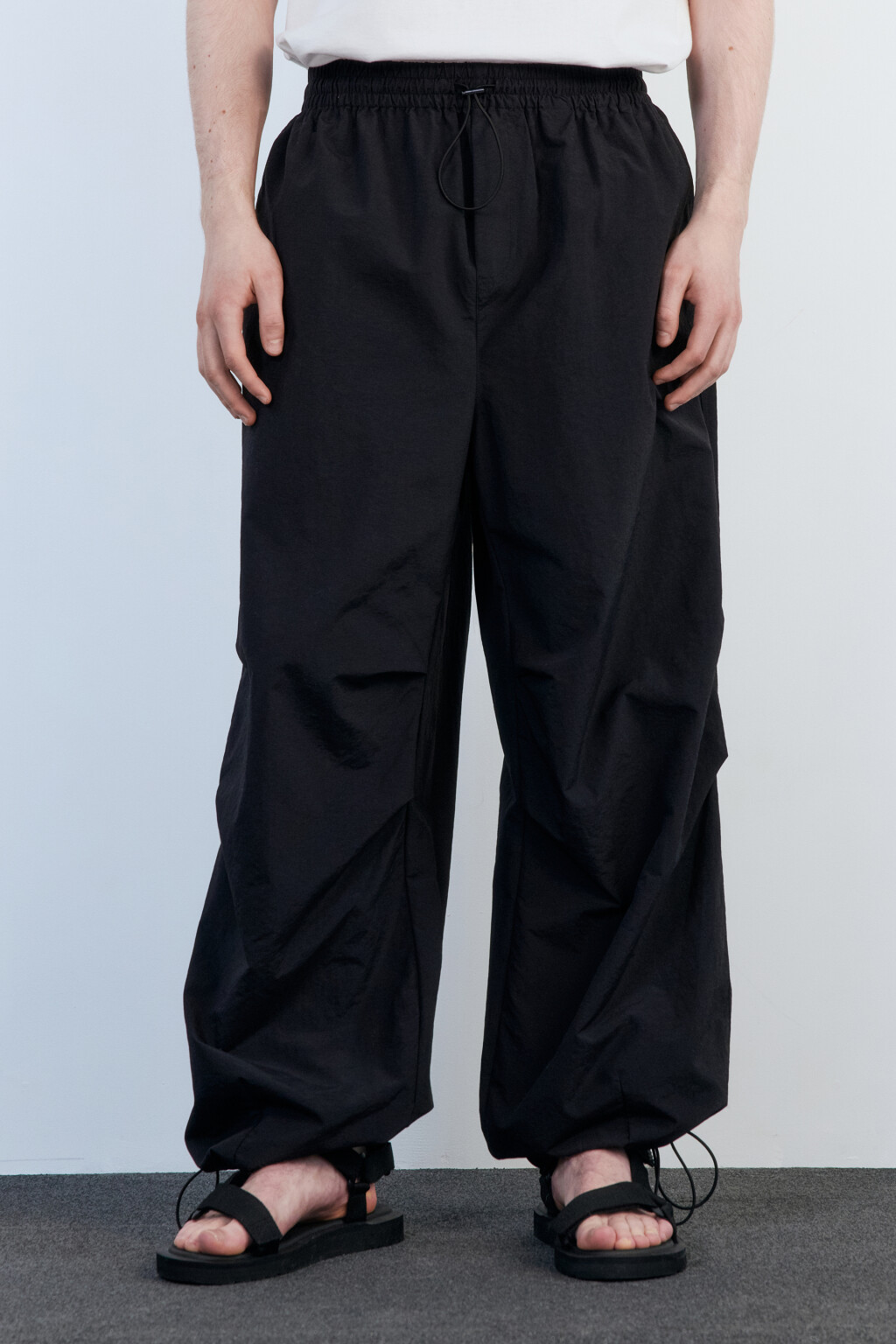 Брюки-парашюты широкие с драпировками - цвет черный - 2