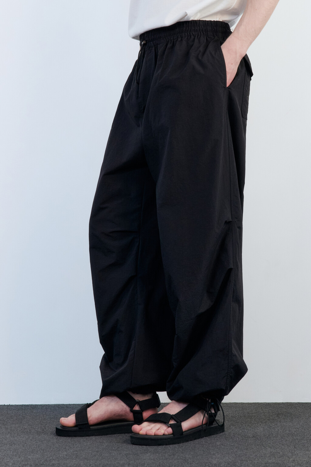 Брюки-парашюты широкие с драпировками - цвет черный - 3