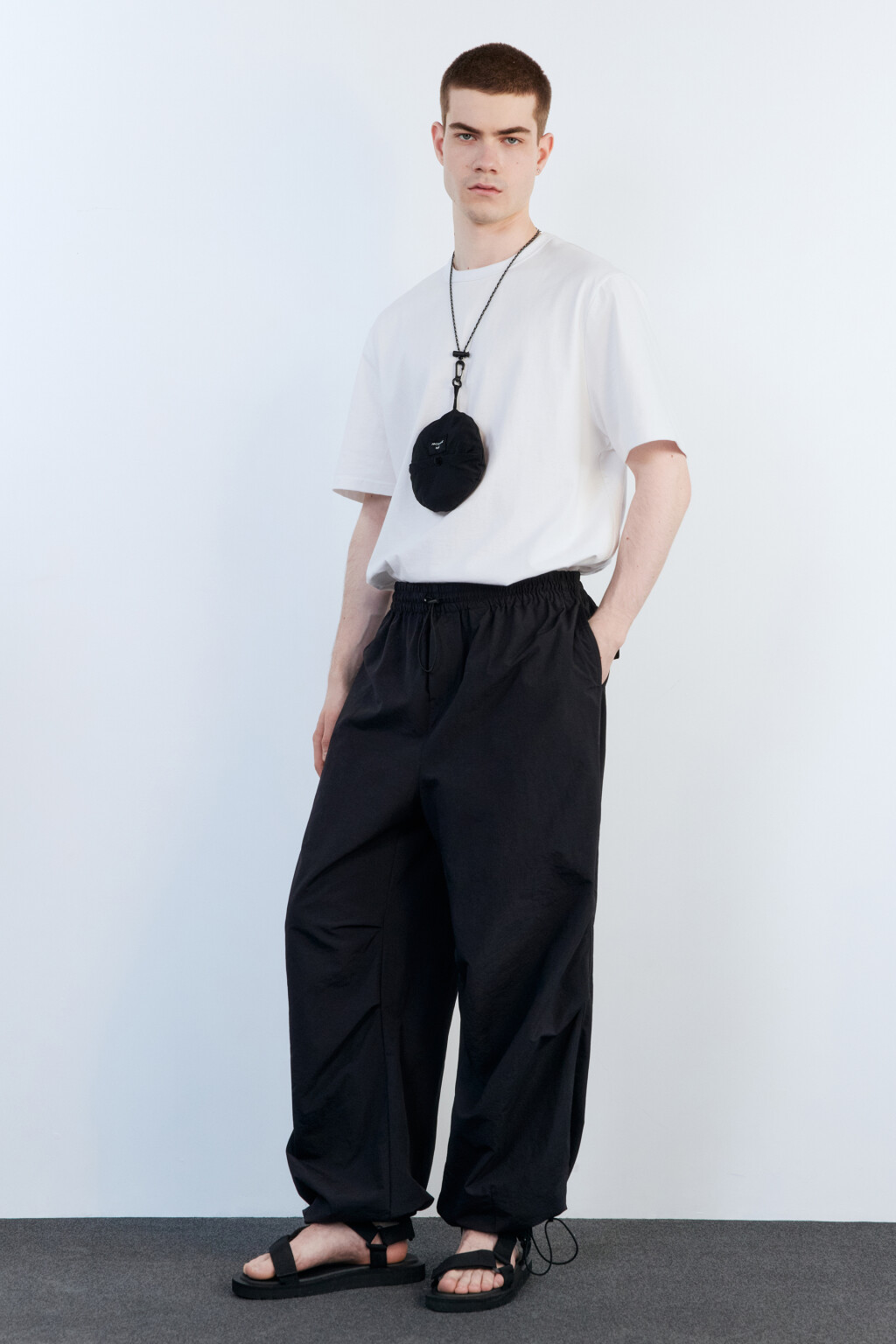 Брюки-парашюты широкие с драпировками - цвет черный - 5