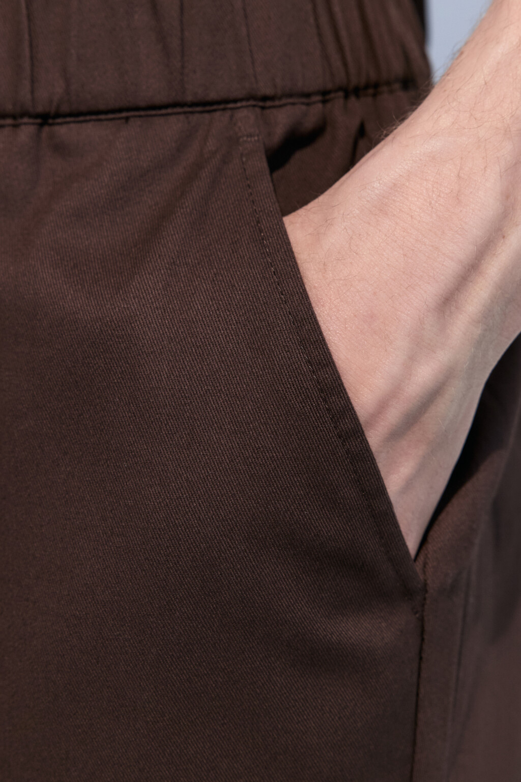 Брюки зауженные хлопковые однотонные - цвет коричневый - 7