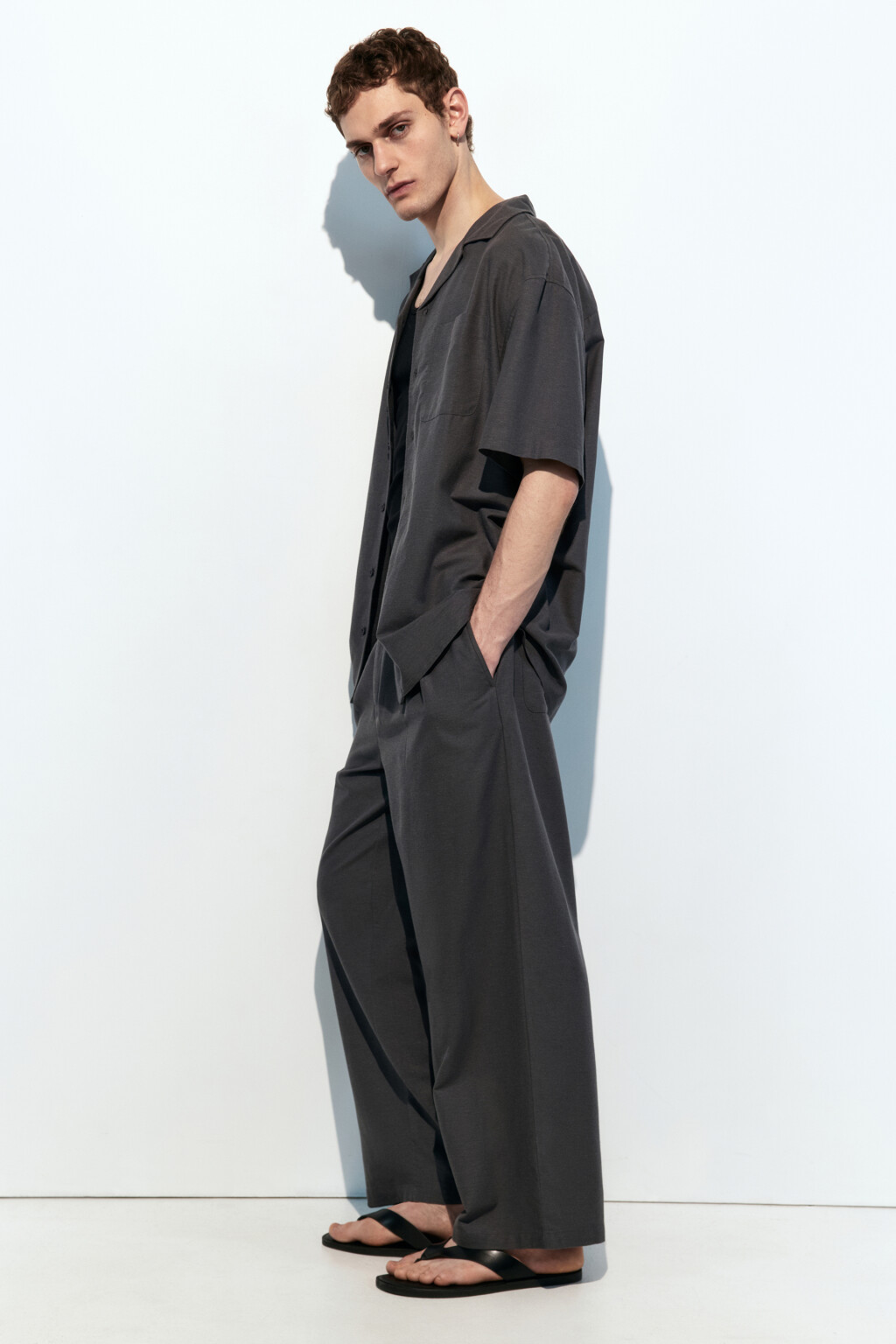 Брюки костюмные из льняной ткани - цвет серый - 1