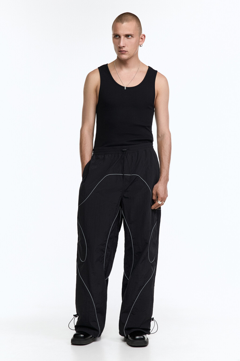 Брюки экстраширокие с контрастными швами - цвет черный - 4