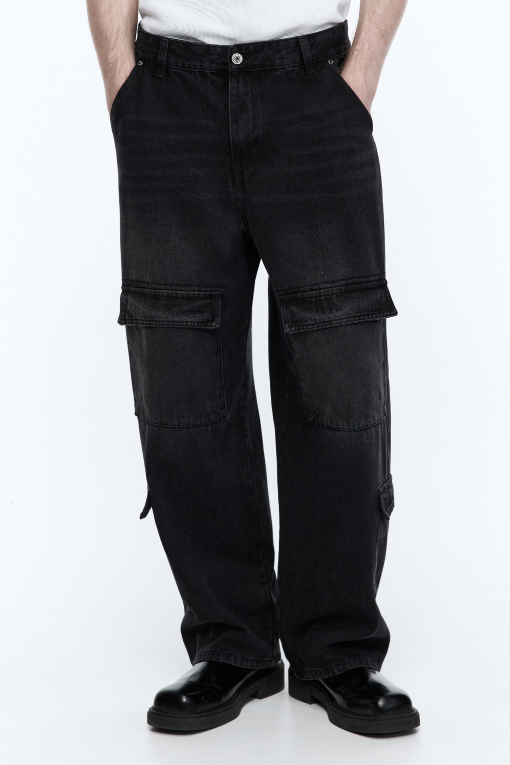 Джинсы-карго широкие со стиркой - цвет черный - 2