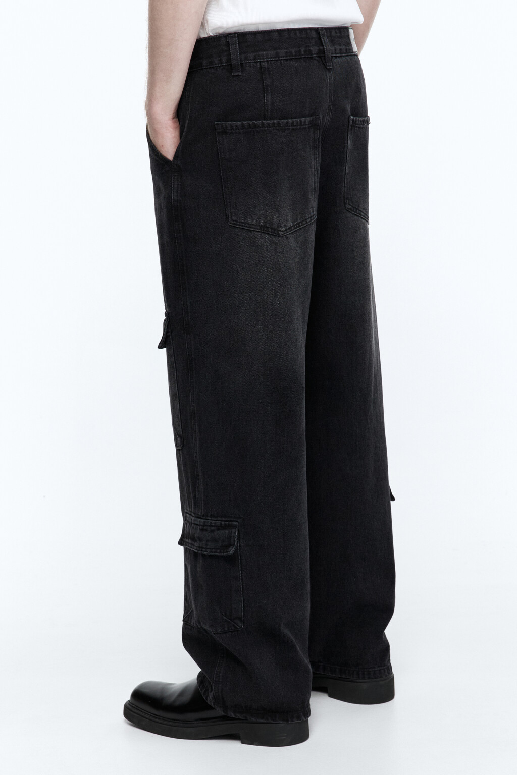 Джинсы-карго широкие со стиркой - цвет черный - 4