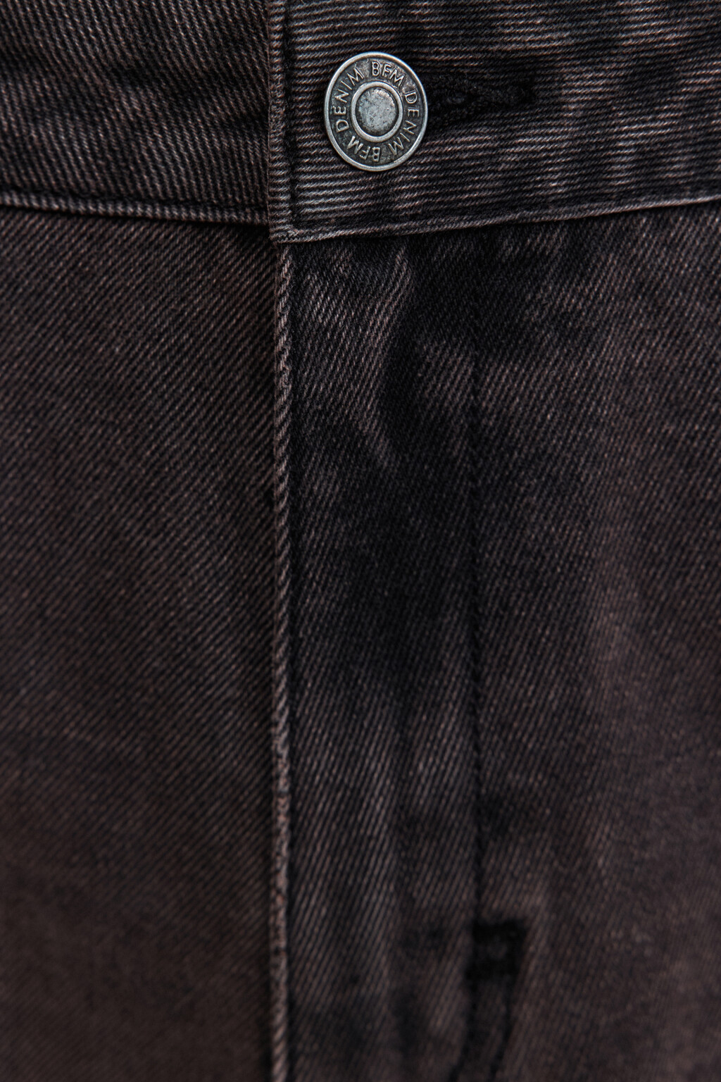 Джинсы широкие со стиркой dirty wash и пятнами - цвет коричневый - 6