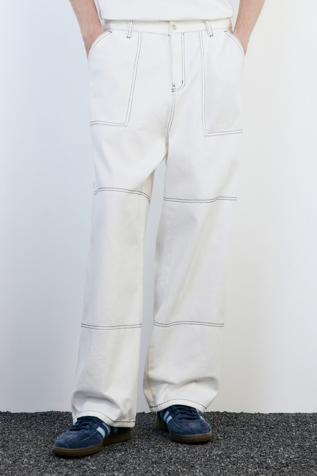 Джинсы широкие с контрастными швами - цвет белый - 2