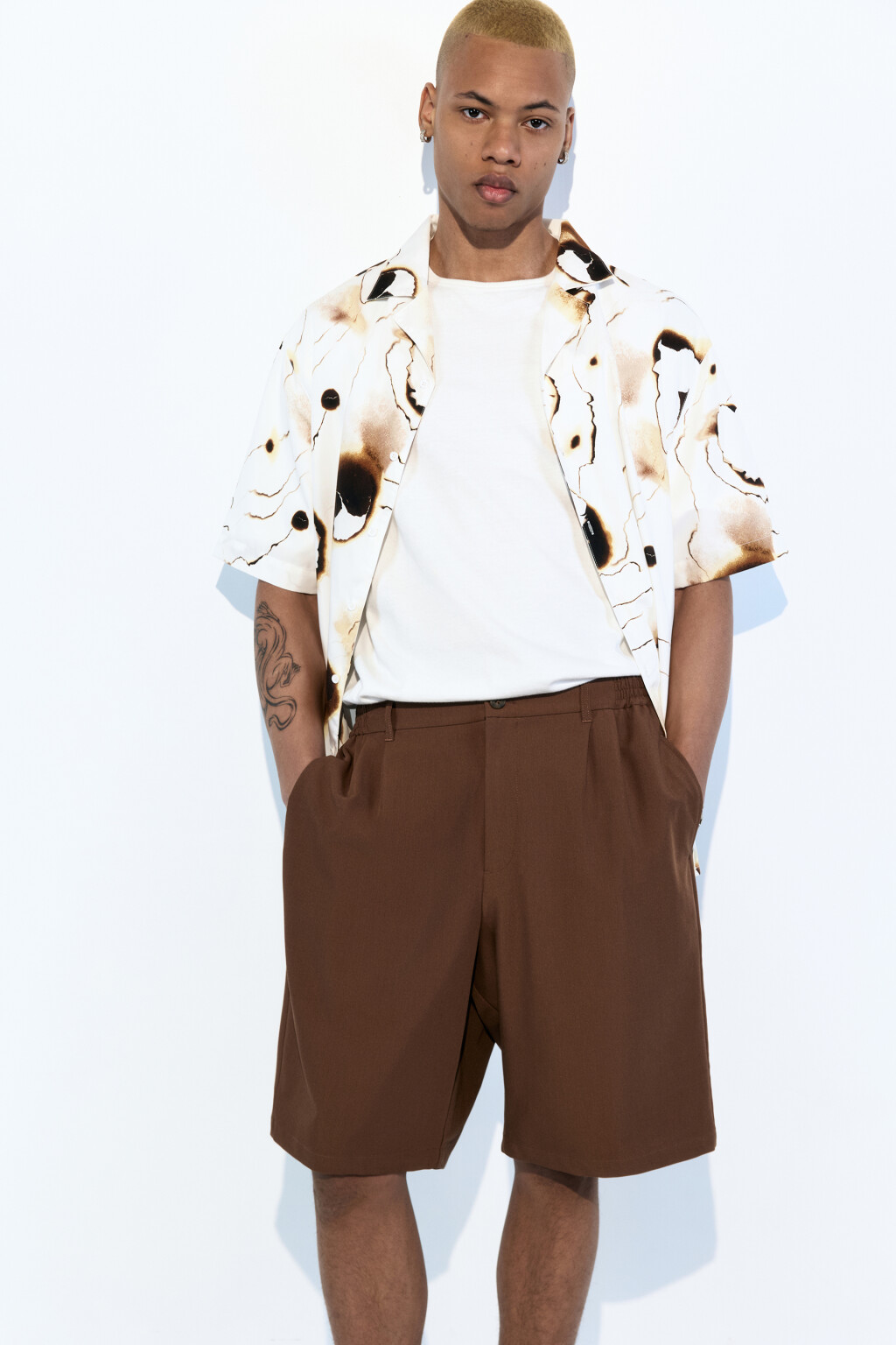 Шорты костюмные с защипами на поясе - цвет коричневый - 1