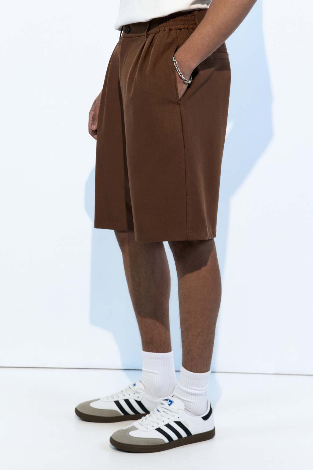 Шорты костюмные с защипами на поясе - цвет коричневый - 3