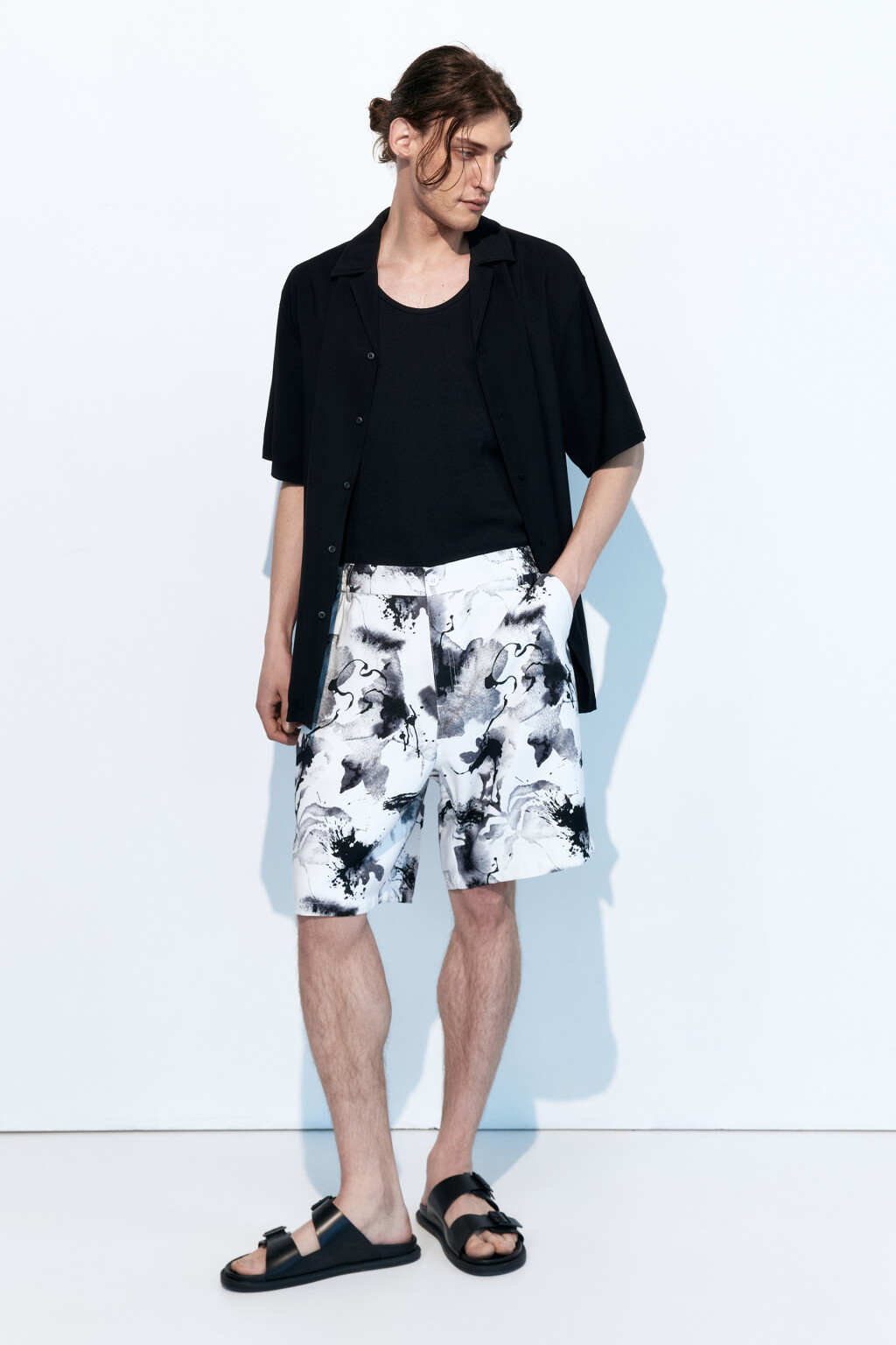 Шорты-бермуды костюмные из вискозы - цвет белый - 2