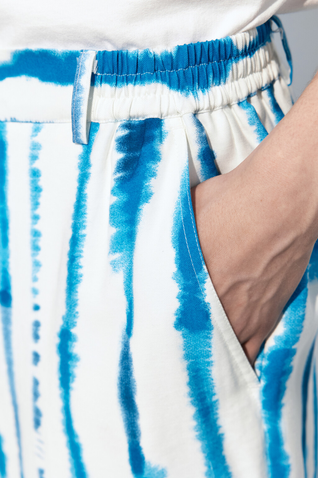 Шорты-бермуды вискозные с принтом - цвет белый - 7