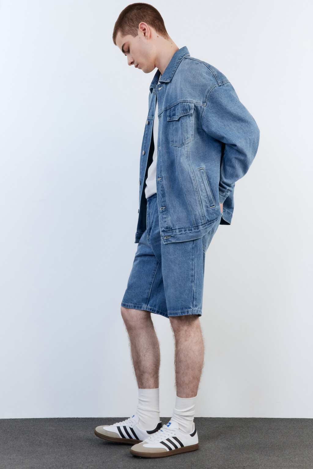 Шорты джинсовые со средней посадкой - цвет голубой - 1