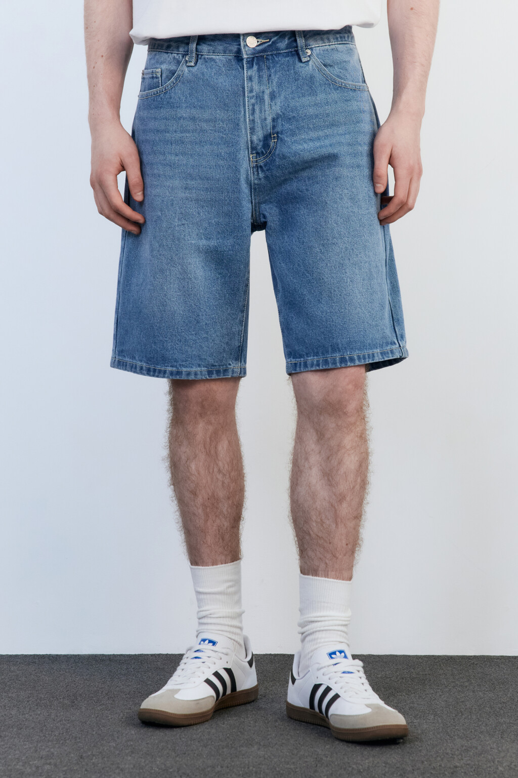 Шорты джинсовые со средней посадкой - цвет голубой - 2