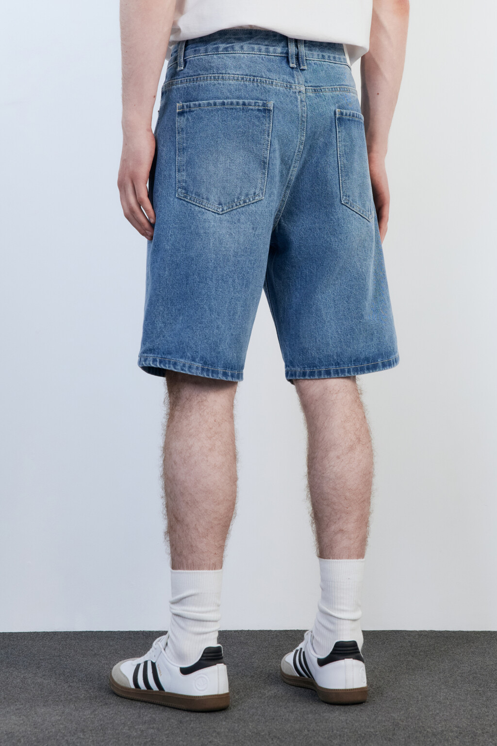 Шорты джинсовые со средней посадкой - цвет голубой - 4