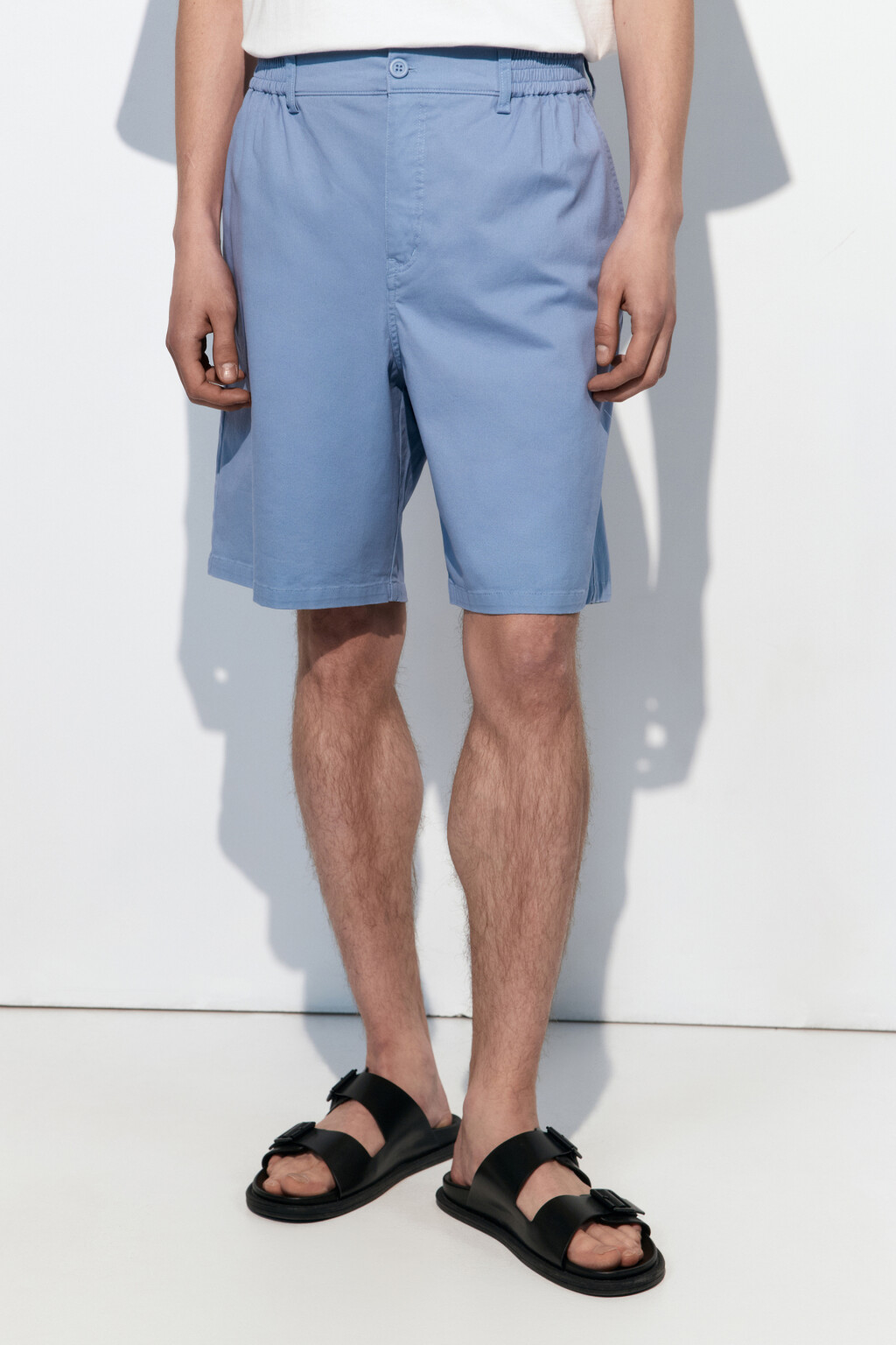 Шорты-бермуды хлопковые с резинкой на поясе - цвет голубой - 3