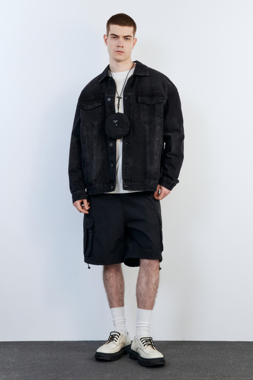 Шорты-парашюты с накладными карманами - цвет черный - 1