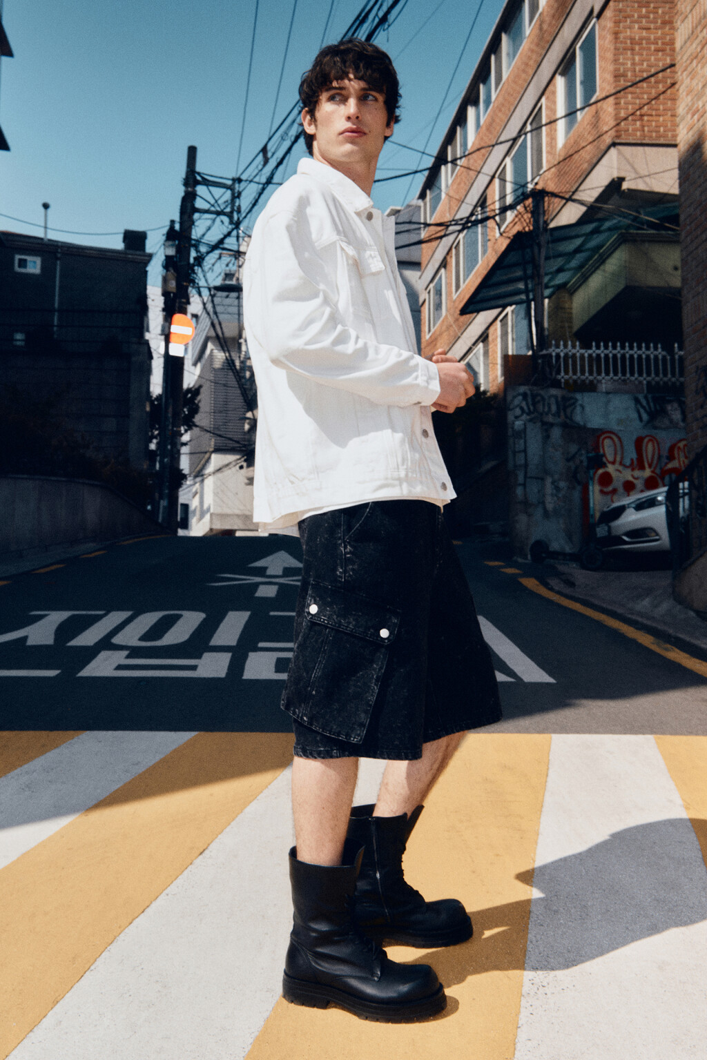 Шорты-бермуды джинсовые с вареным эффектом - цвет серый - 9