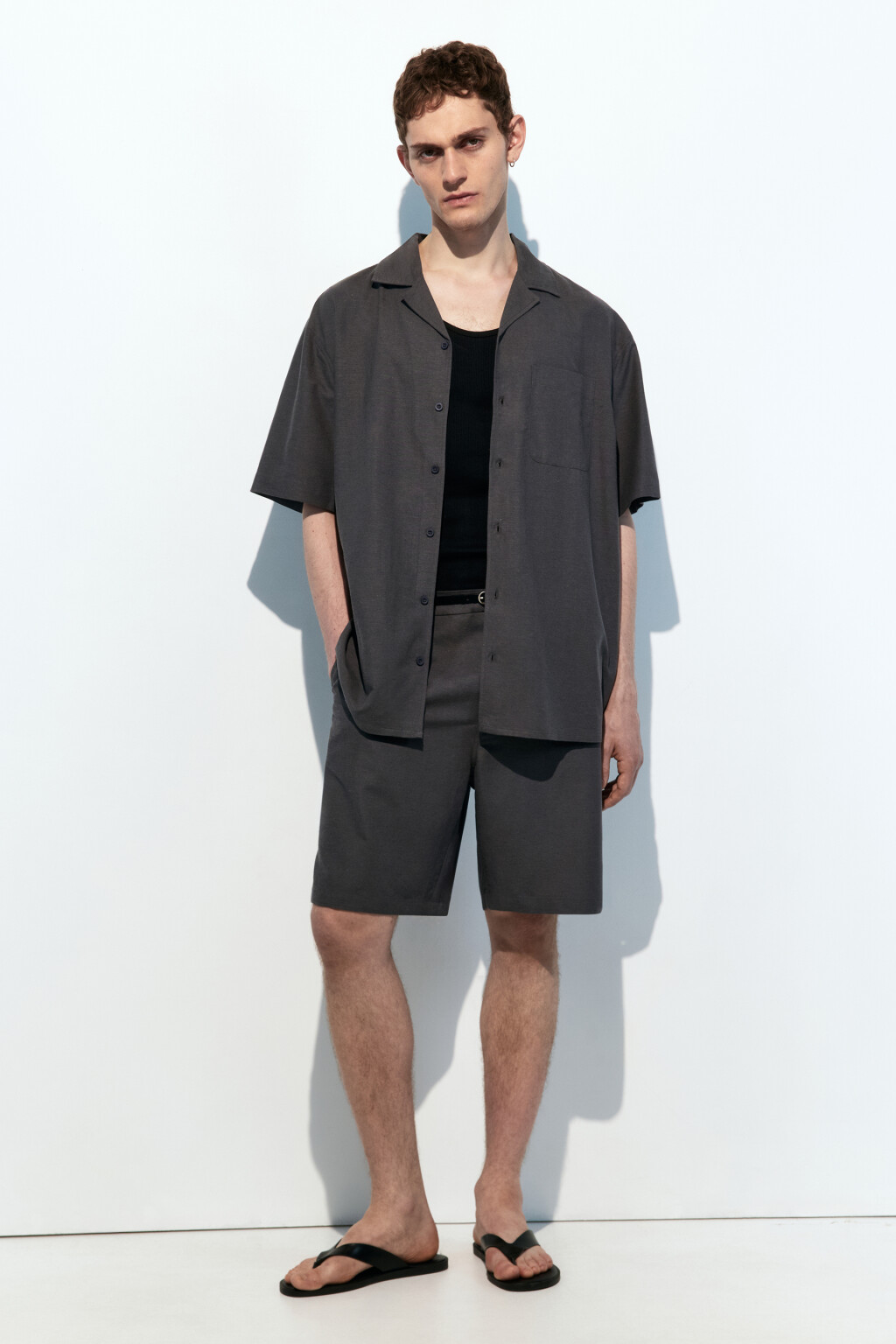 Шорты костюмные из льняной ткани - цвет серый - 4