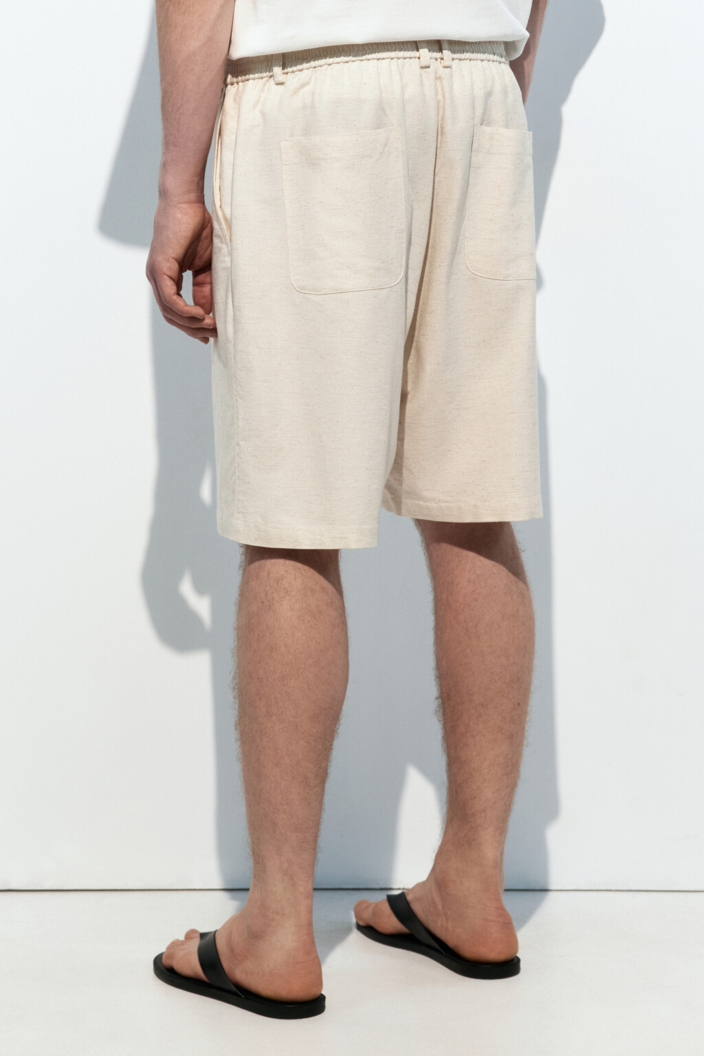 Шорты костюмные из льняной ткани - цвет молочный - 4