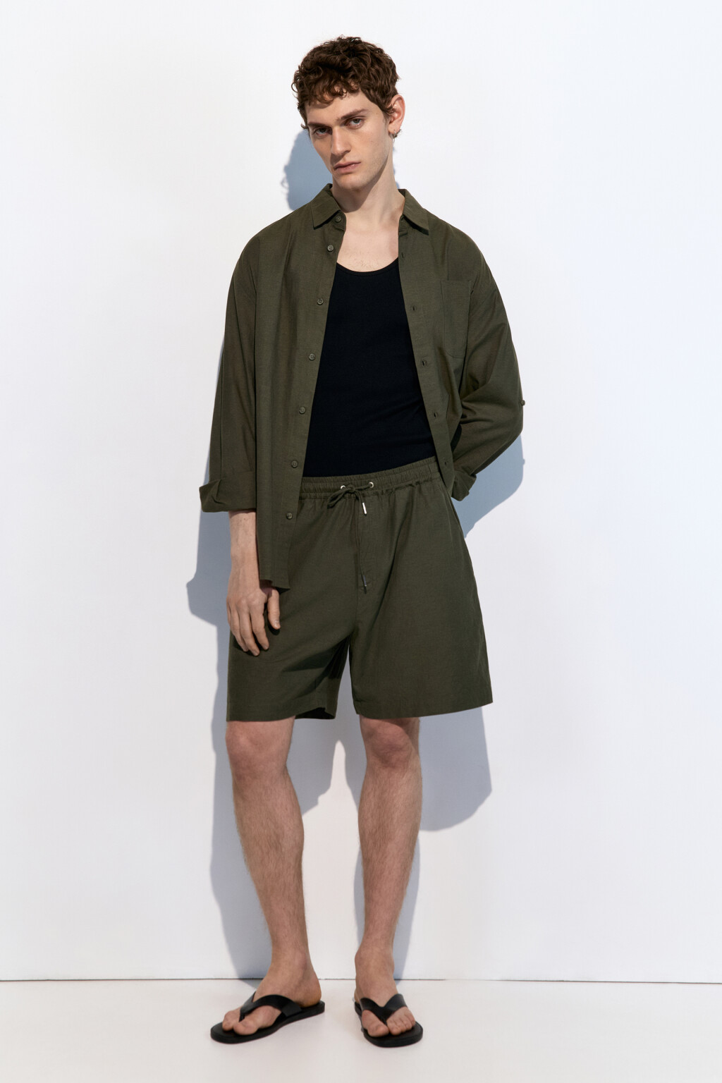 Шорты льняные с резинкой на поясе - цвет зеленый - 4