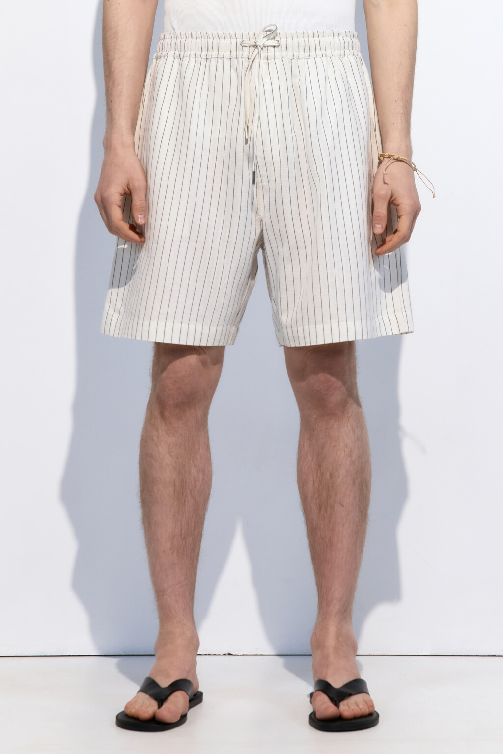 Шорты льняные с резинкой на поясе - цвет белый - 2