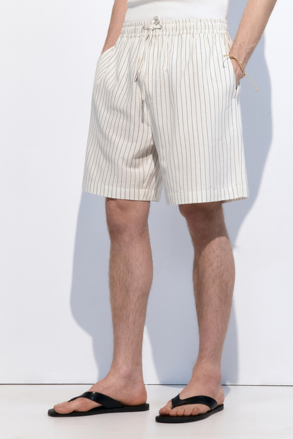 Шорты льняные с резинкой на поясе - цвет белый - 3