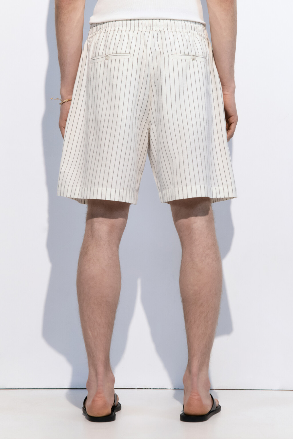 Шорты льняные с резинкой на поясе - цвет белый - 4