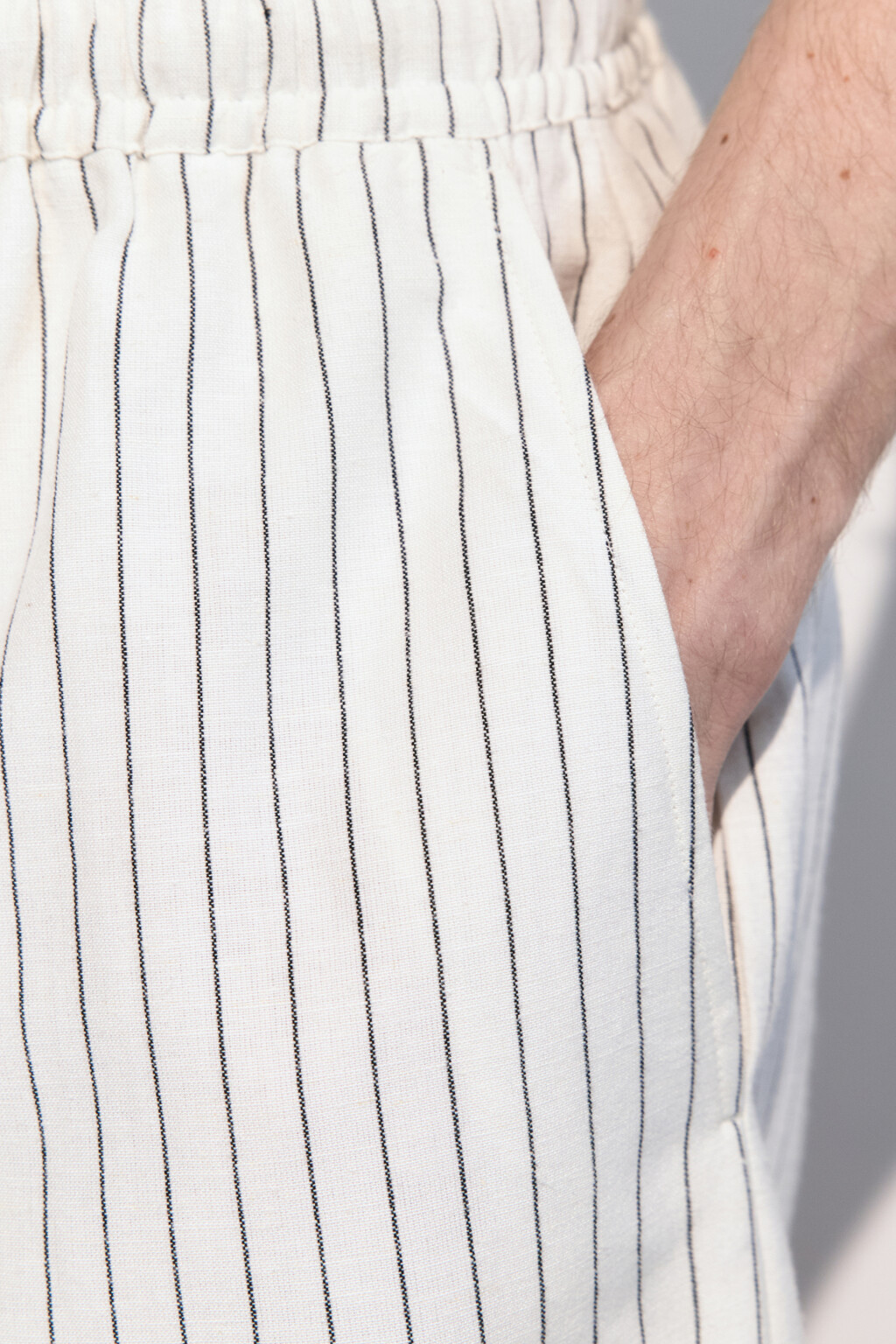 Шорты льняные с резинкой на поясе - цвет белый - 6