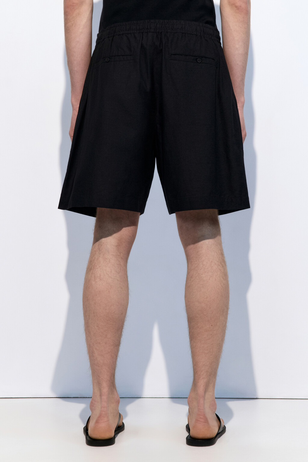 Шорты льняные с резинкой на поясе - цвет черный - 4